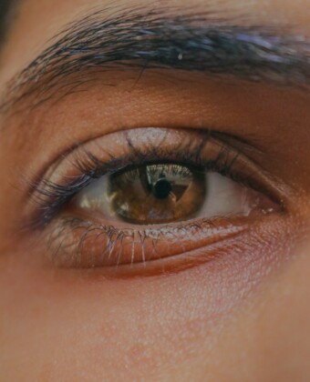 Augenbrauen und Wimpern